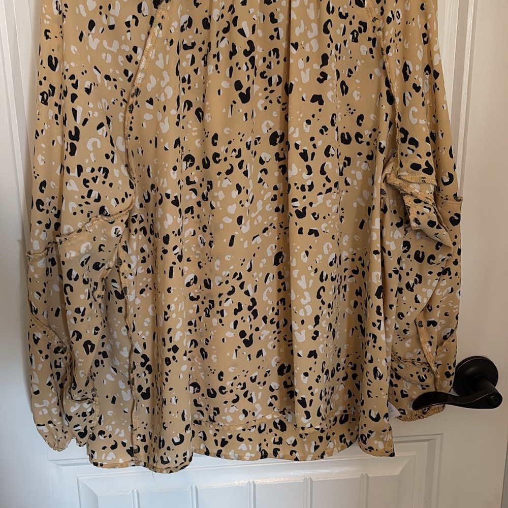 LOFT Tan and Black Patterned Blouse
